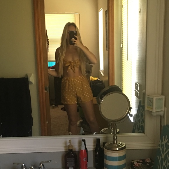 Two piece set - Picture 2 of 2